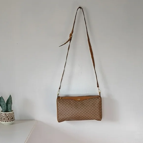 Vintage Gucci Micro GG brown coated canvas crossbody camera bag - Picture 2 of 16